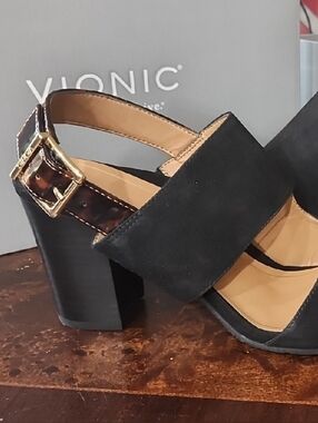 Vionic Bianca 8.5 Black Suede Ankle Strap Sandals Block Heels Shoes NWT